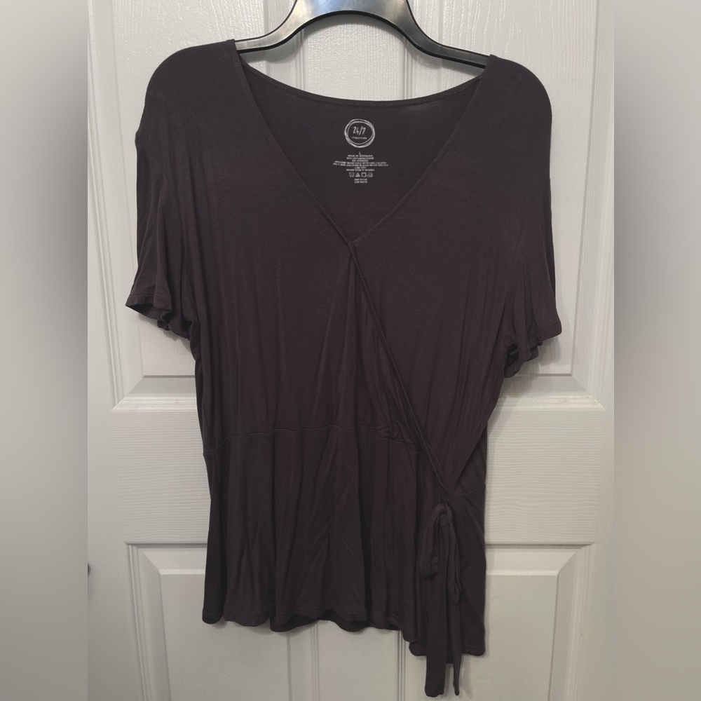 24/7 Maurice’s Gray Flowy Wrap Style Short Sleeve Top with Tie